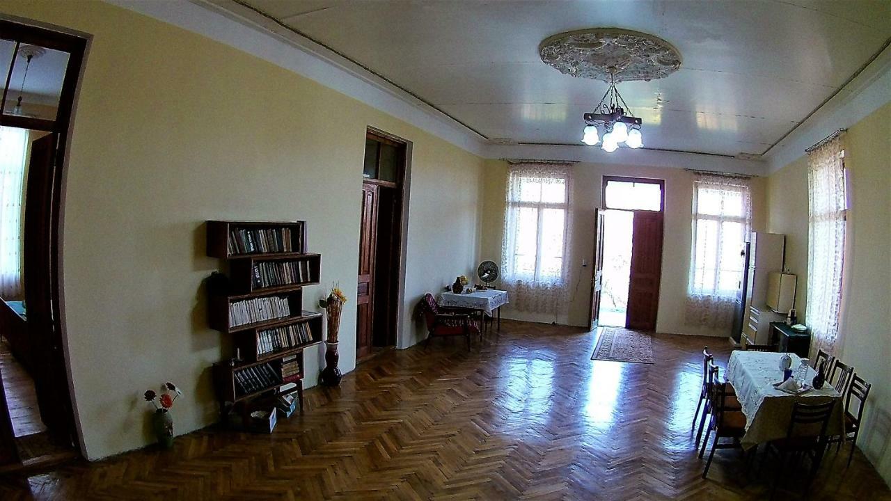 Surmava Palace Martvili Eksteriør billede