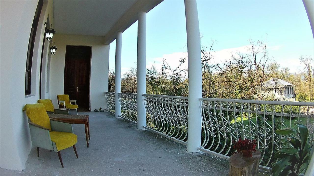 Surmava Palace Martvili Eksteriør billede