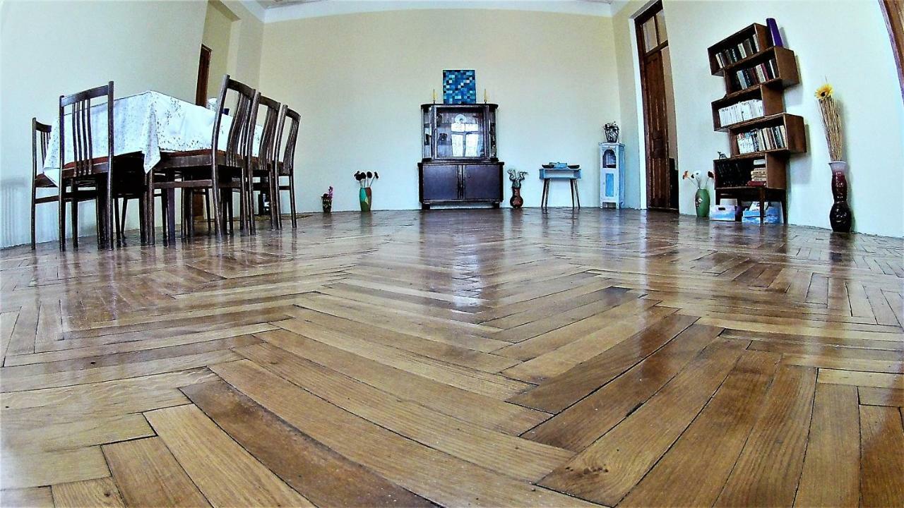 Surmava Palace Martvili Eksteriør billede